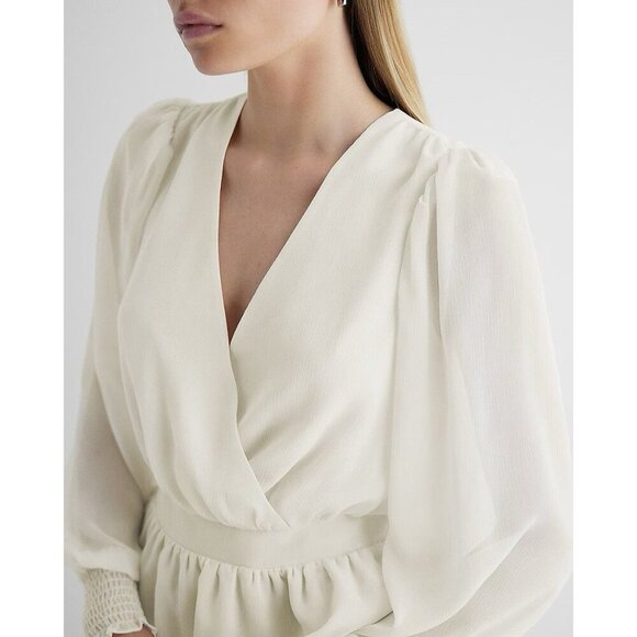 Express Women's V-Neck Smocked Cuff Peplum Top Long Sleeves Swan Size XS NWT $54 - Picture 3 of 16